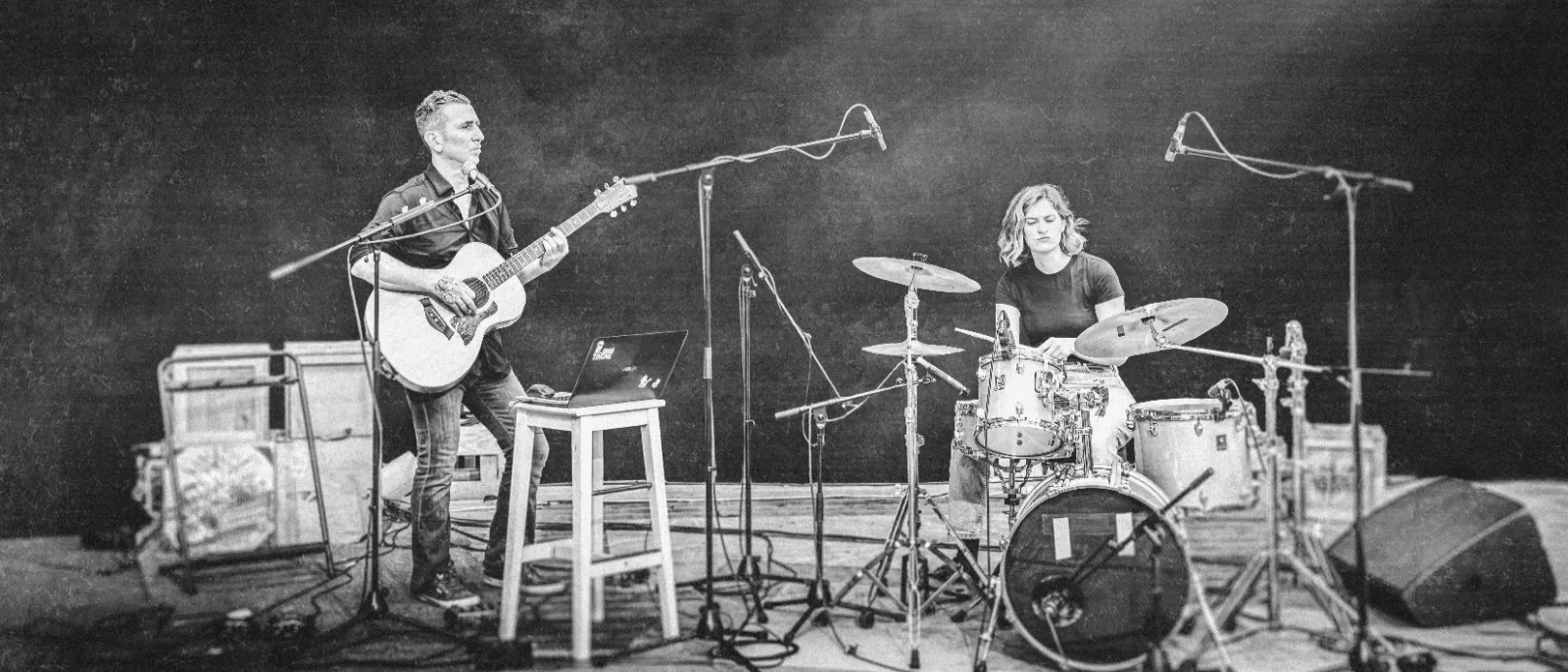 Imagen de Saca la lengua: versiones de radio futura, nacha pop y los ronaldos